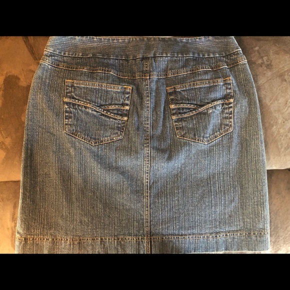 Blue jean skirt - Picture 2 of 3